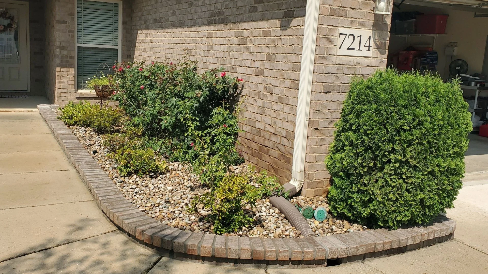 Landscaped front entrance design in Fayetteville, TN.